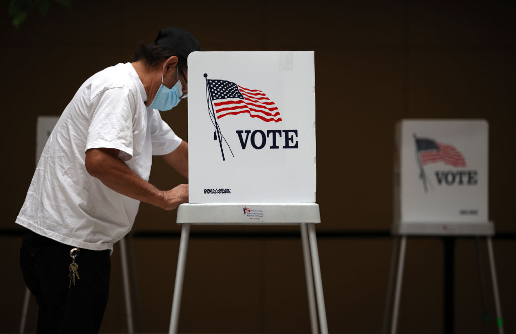 Elecciones en Kansas: candidatos a gobernador chocan por impuestos, centros de datos y economía