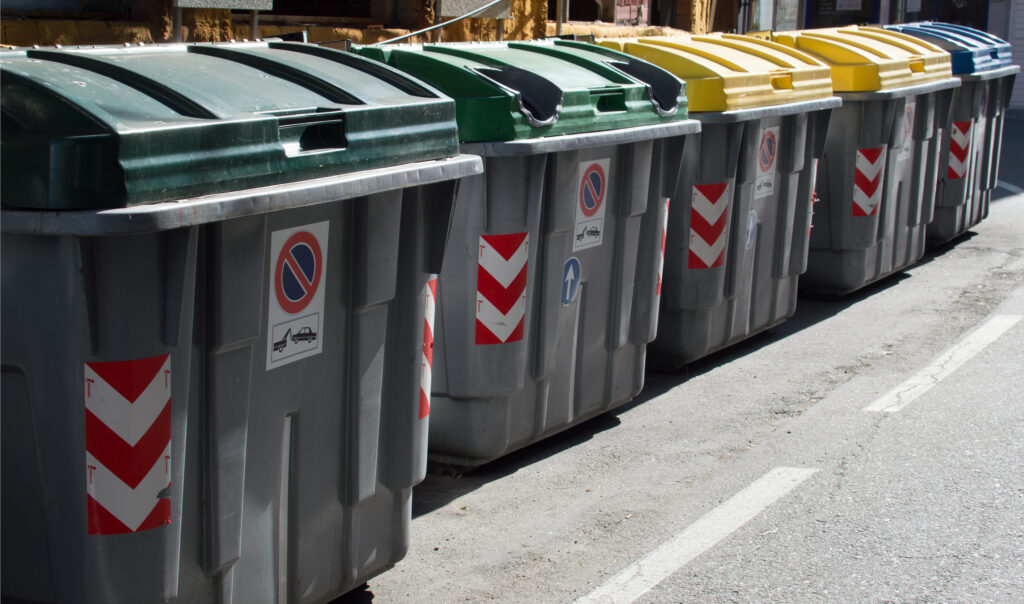 Nueva ordenanza en Denver obliga a negocios y apartamentos a separar basura, reciclaje y compostaje