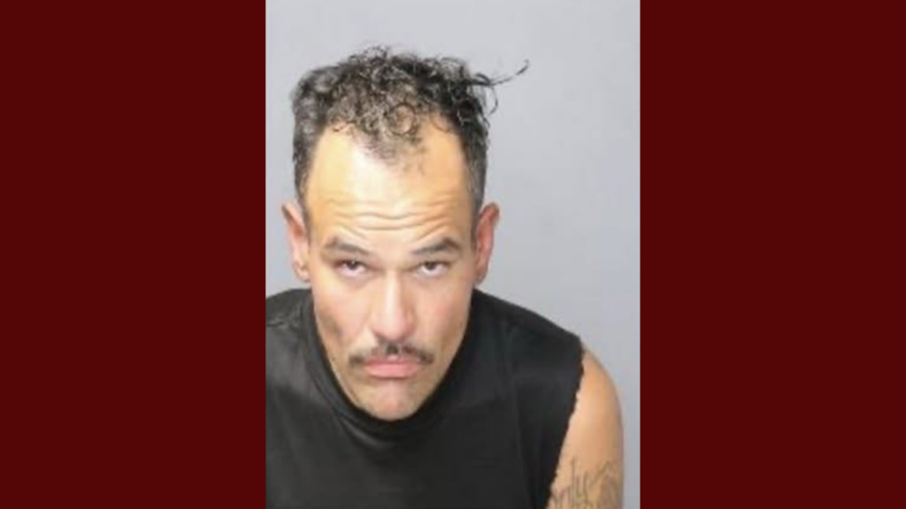 Crime Stoppers de Albuquerque solicita apoyo ciudadano para localizar a hombre considerado armado y peligroso