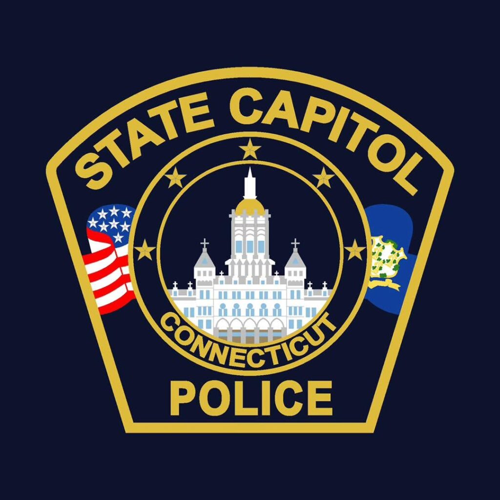 Mujer es detenida tras presuntamente intentar apuñalar a policía del Capitolio de Connecticut