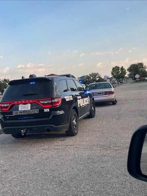 Conductor es detenido a 37 mph en zona escolar de 20 mph en Kansas; policía pide reducir la velocidad