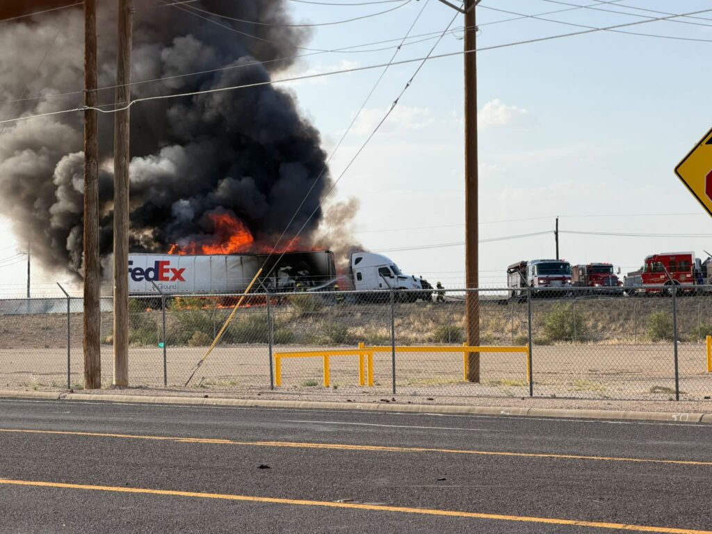 Registran incendio de camión sobre la autopista I-10 en el condado de Pecos