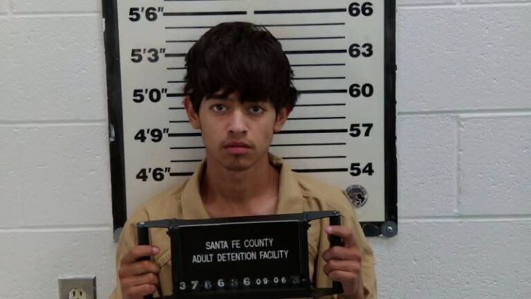 Arrestan a joven por disparar durante una discusión de pareja en Santa Fe