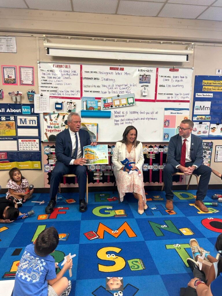 Secretario de Salud Robert F. Kennedy Jr. visita programa Head Start en Alice
