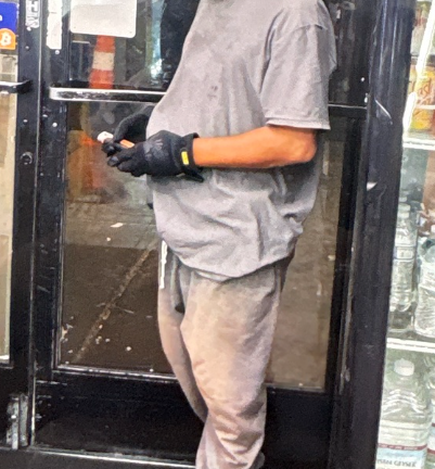 Sospechoso buscado: Un hombre armado enfrenta a empleados en Las Vegas y huye a pie