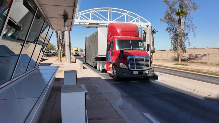 Transportistas protestan en Mexicali por retiro de visas de Estados Unidos