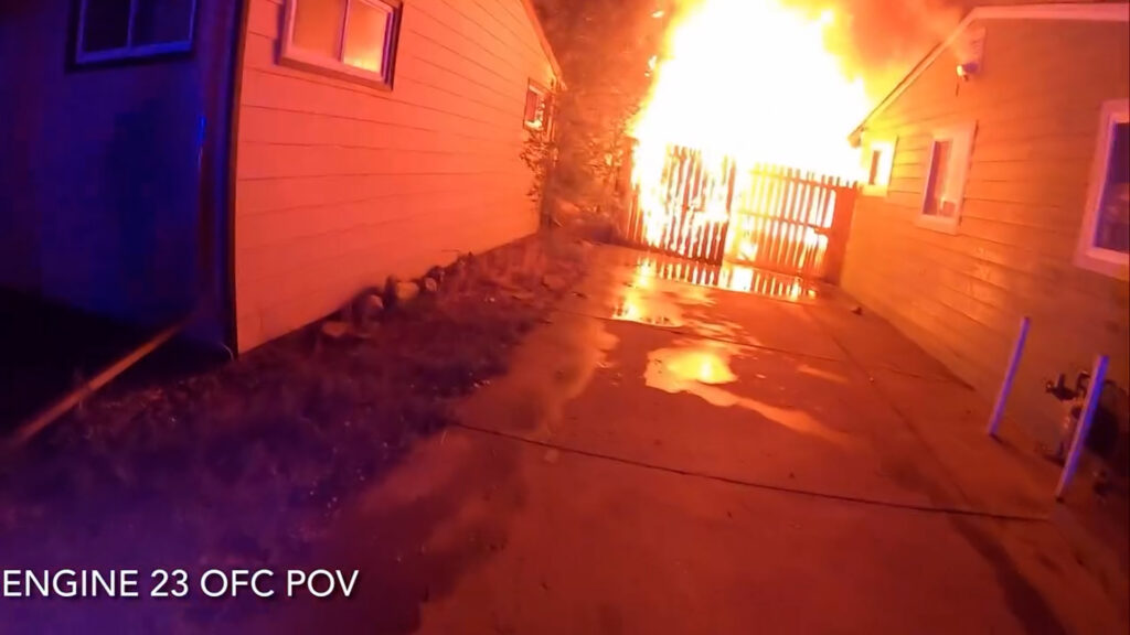 Incendio en garaje amenaza una vivienda y moviliza a bomberos del condado de Adams