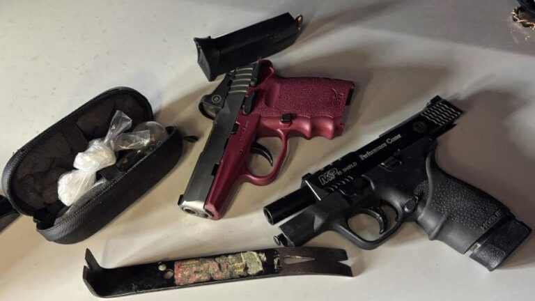 Armas decomisadas: varios sospechosos cae en violenta patrulla nocturna