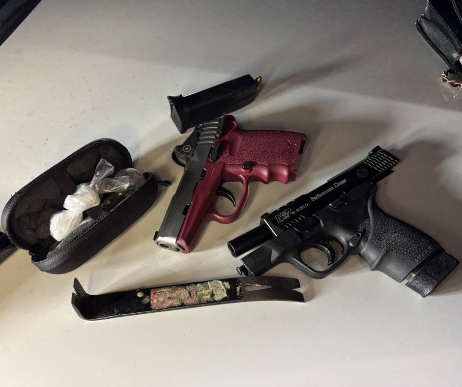 Armas decomisadas: varios sospechosos cae en violenta patrulla nocturna