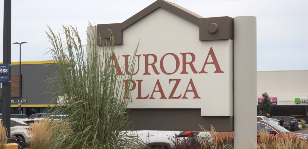 Seis menores enfrentan cargos por vandalismo y agresiones durante multitudinaria reunión en Aurora