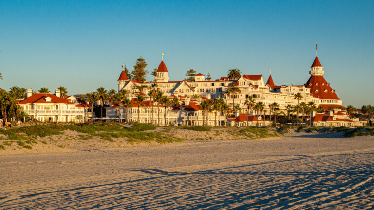 Levantan cierre en tres playas de San Diego, pero otras permanecen cerradas por contaminación