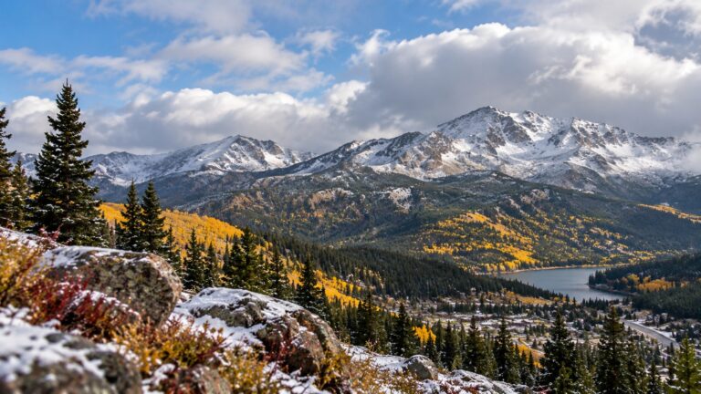 Las primeras señales del invierno aparecen en las montañas de Colorado