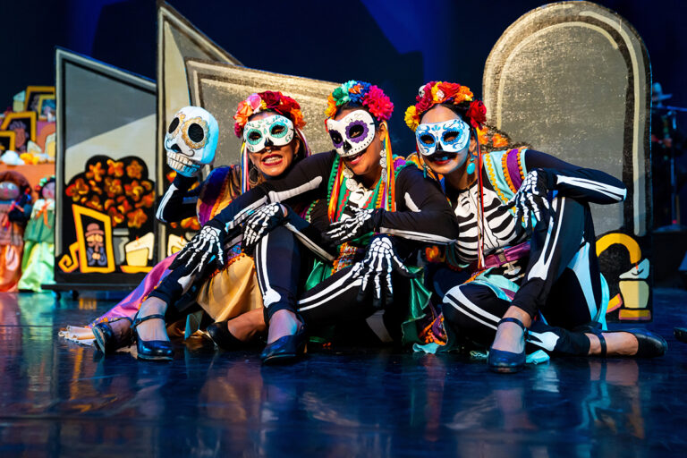 “Sugar Skull” llega a Aspen con una historia bilingüe que celebra la memoria, la familia y el Día de Muertos