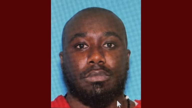 Buscan a sospechoso de homicidio con orden de arresto en Albuquerque