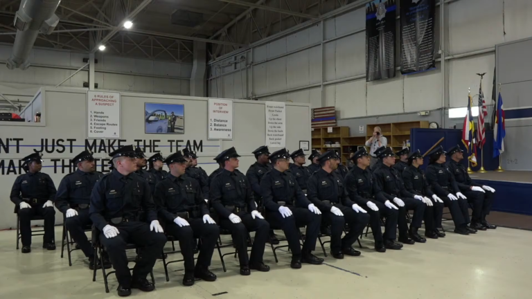 31 nuevos agentes se gradúan de la Academia de Policía de Denver