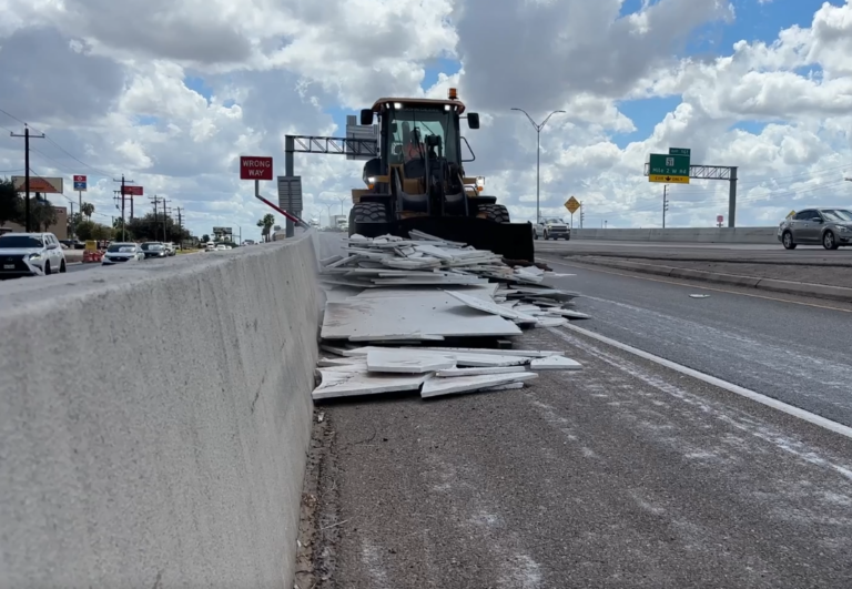 Derrame de granito provoca cierres en I-2 en Weslaco