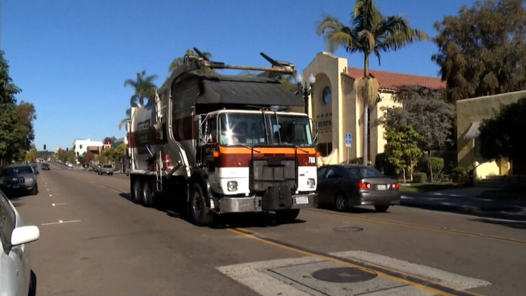 Miles de residentes de San Diego reciben cobros excesivos por la recolección de basura