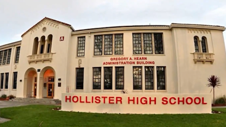 Padres y estudiantes exigen respuestas tras suspensión del fútbol en Hollister High