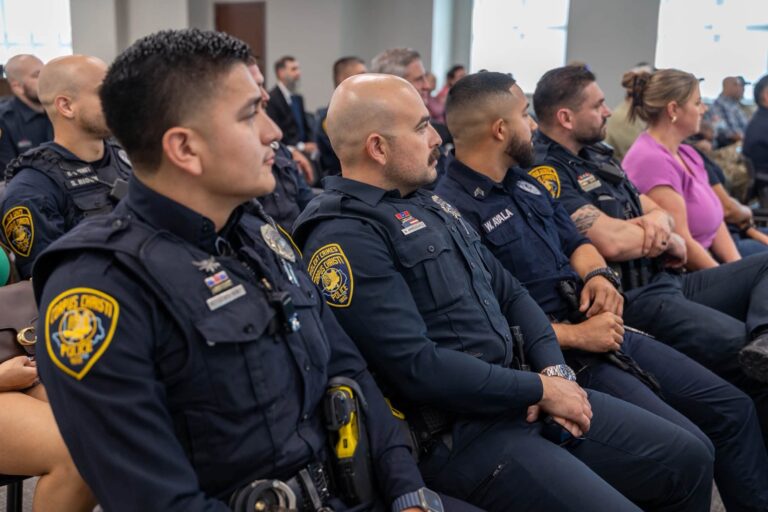 Reconocen a policías por operativo contra el crimen