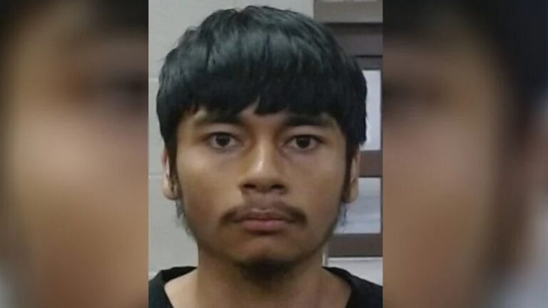 Joven de 21 años es arrestado por la muerte de sus padres y hermana en Wichita