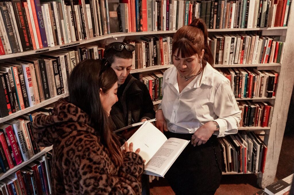 Autora colombiana presentará en Aurora un libro sobre arte, publicidad e inclusión social