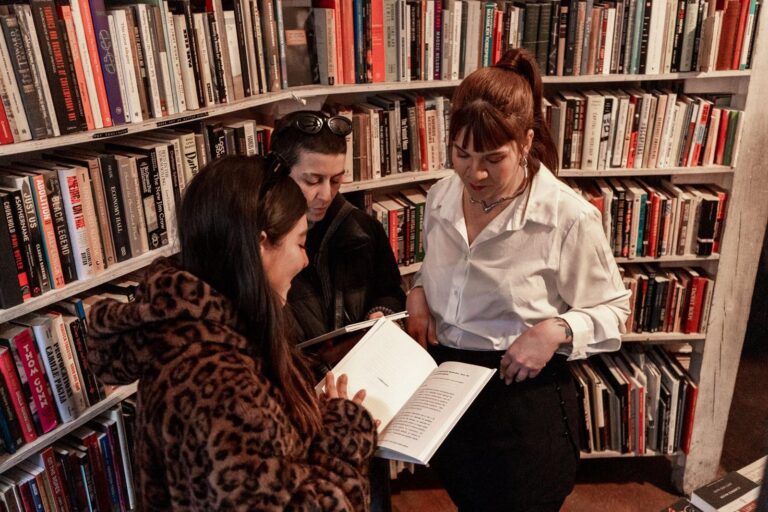 Autora colombiana presentará en Aurora un libro sobre arte, publicidad e inclusión social