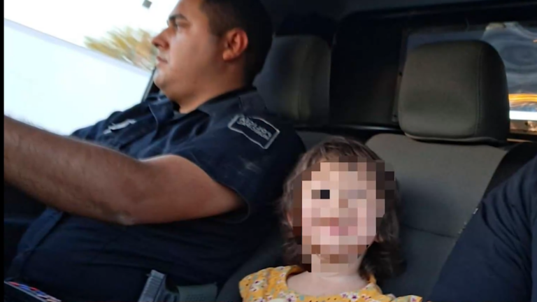 Rescatan a niña de entre 2 y 3 años localizada sola dentro de una vivienda en Mexicali