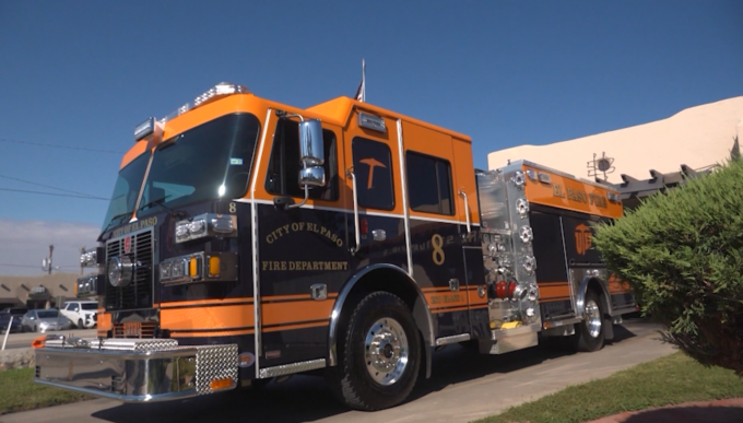 Nuevo camión de bomberos de El Paso luce los colores de UTEP y ya está en servicio
