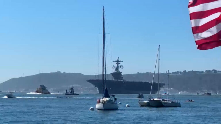 USS Abraham Lincoln regresa a San Diego tras 10 meses de despliegue militar