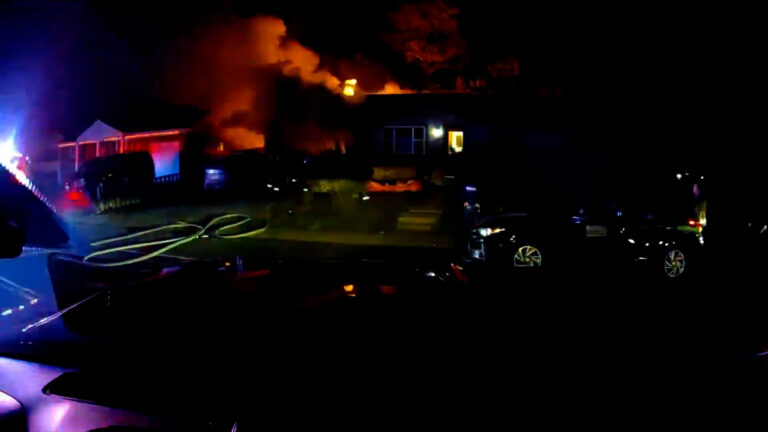 VIDEO: Incendio en vivienda de Northglenn deja una persona atendida por emergencias