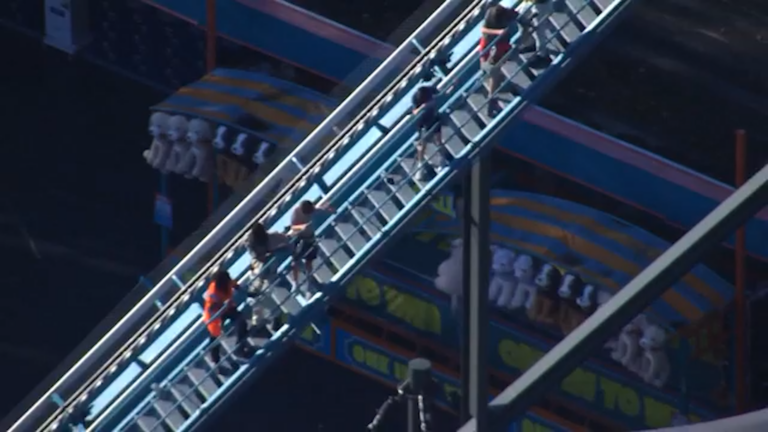 Six Flags cierra temporalmente nueve montañas rusas tras una muerte