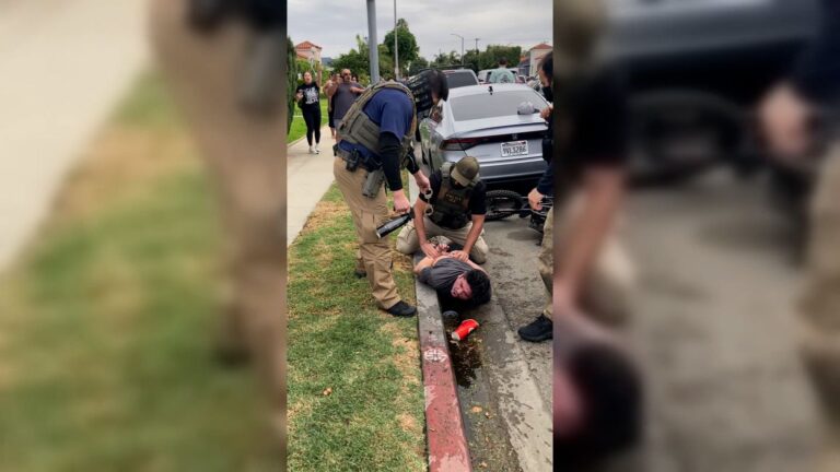 Ex empleado municipal de Long Beach resulta herido durante incidente con agentes de ICE