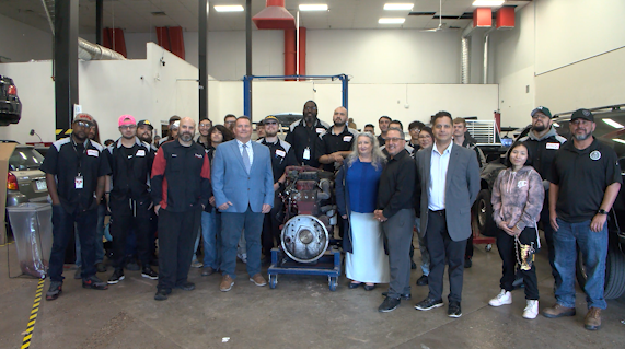 ABQ RIDE dona motor de autobús para capacitar a nuevos mecánicos en el aula