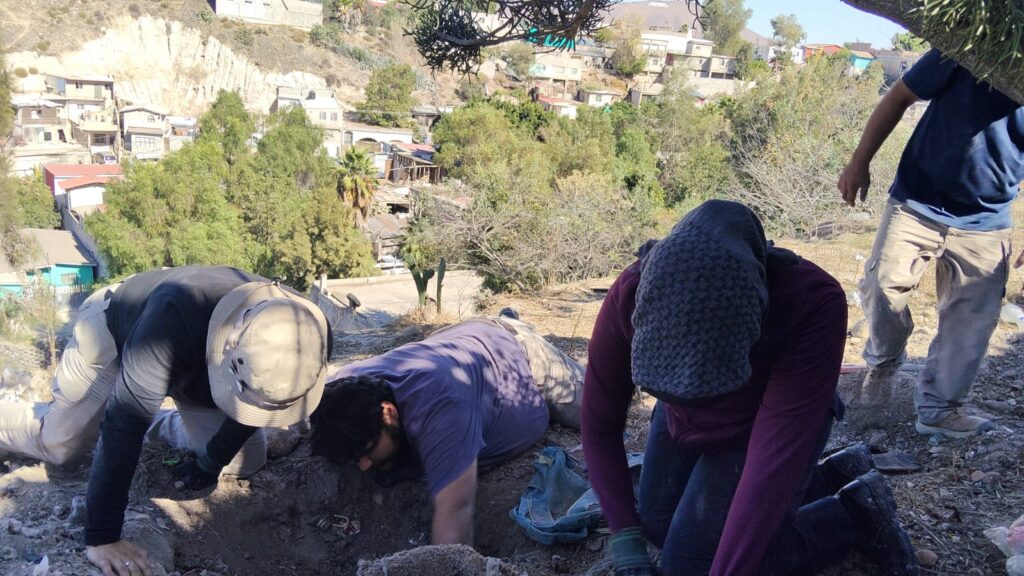 Colectivo localiza cinco cuerpos y cinco osamentas en Tijuana