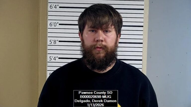 Padre se declara culpable de maltrato infantil tras causar graves lesiones cerebrales a su bebé en Kansas