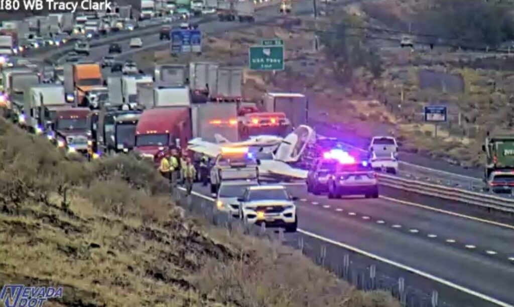 Cierre en la I-80 tras el impacto de una avioneta cerca de USA Parkway