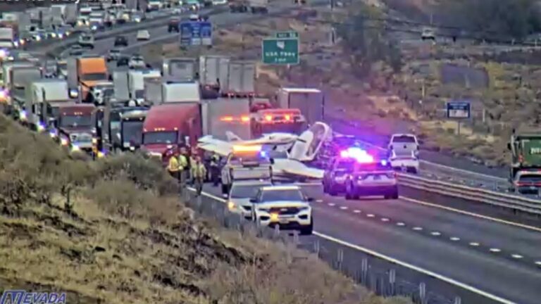 Cierre en la I-80 tras el impacto de una avioneta cerca de USA Parkway