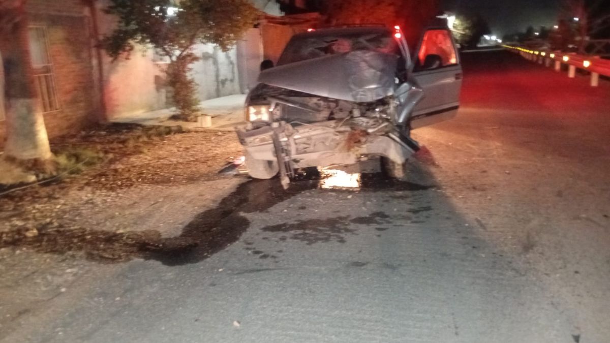 Accidente en Lerdo: Conductor Choca Contra un Árbol y Deja la Camioneta Abandonada