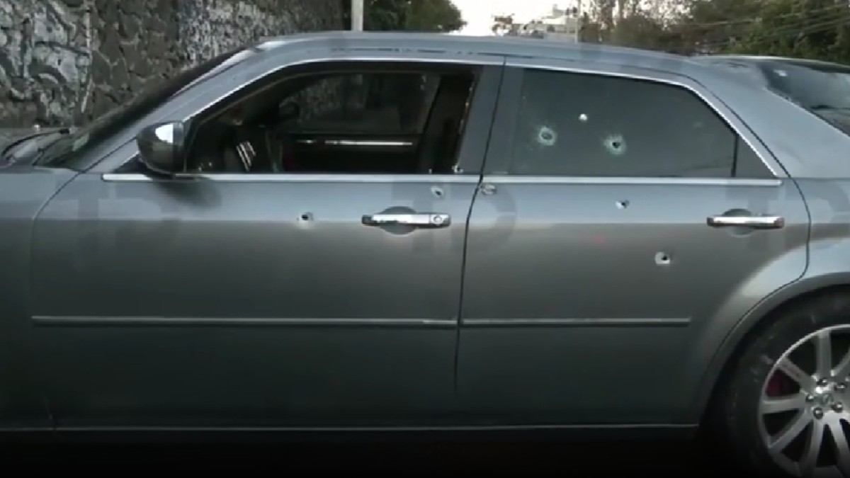 Auto Abandonado con Impactos de Bala en Tlalpan, Conductor Huye Caminando