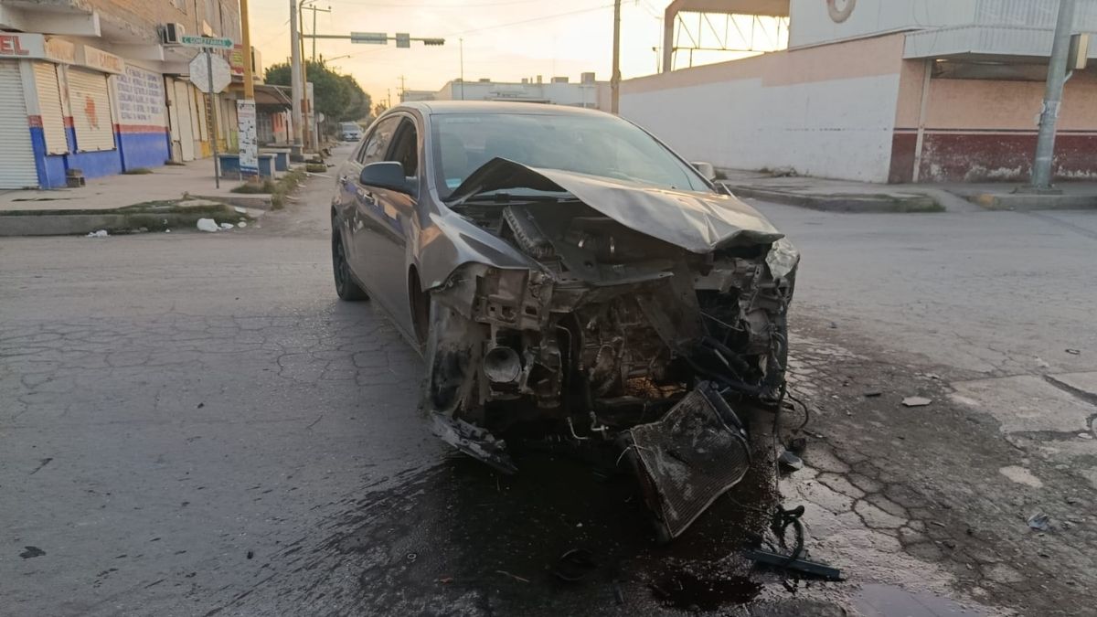 Accidente Impactante en San Pedro: Vehículo Totalmente Dañado