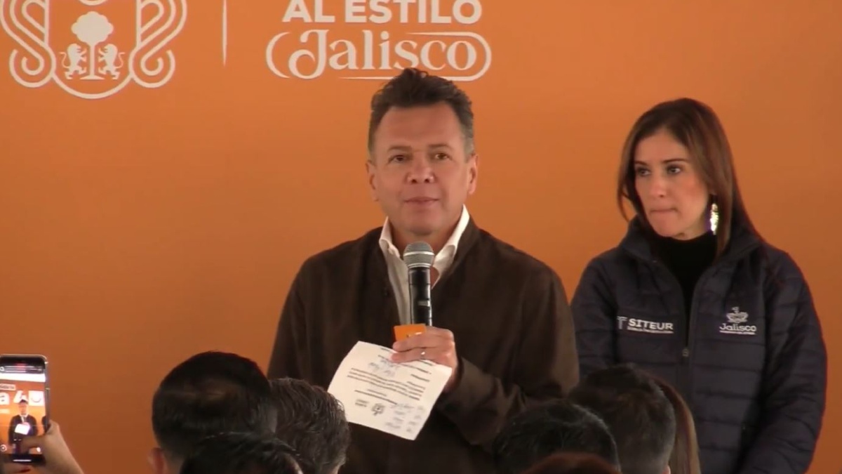 Pablo Lemus Rinde Homenaje a Enrique Alfaro por la Innovadora Línea 4 del Tren Ligero