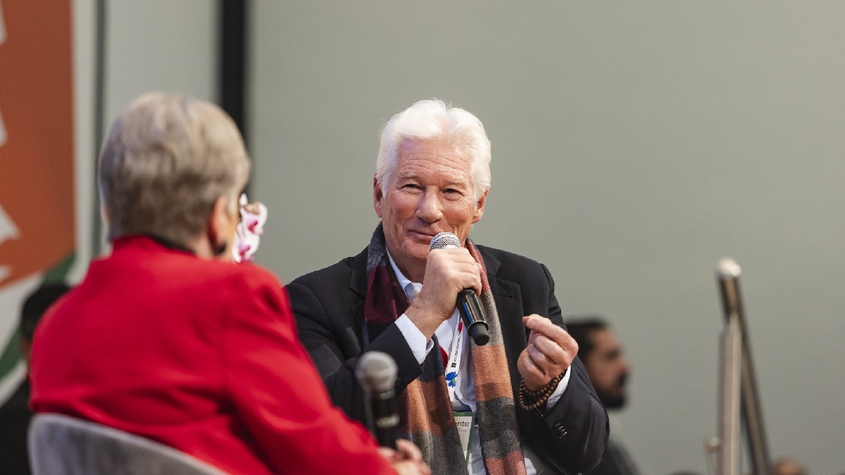 Tensión entre Alicia Bárcena y Richard Gere por comentarios sobre Claudia Sheinbaum en la FIL Guadalajara