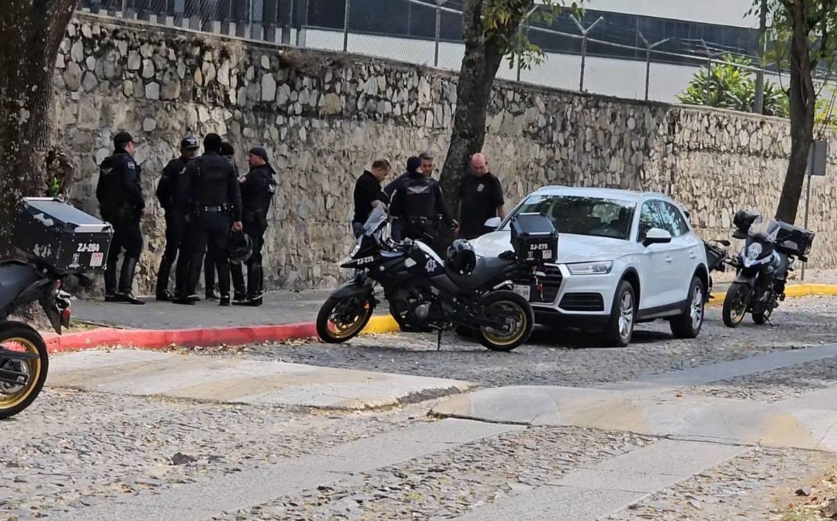 Robo de camioneta Audi Q5 con 500 mil pesos en efectivo en Ciudad Granja, Zapopan