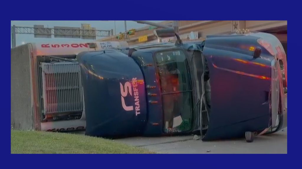 Cierran vialidades en Brownsville por derrame de carga; no se reportan heridos