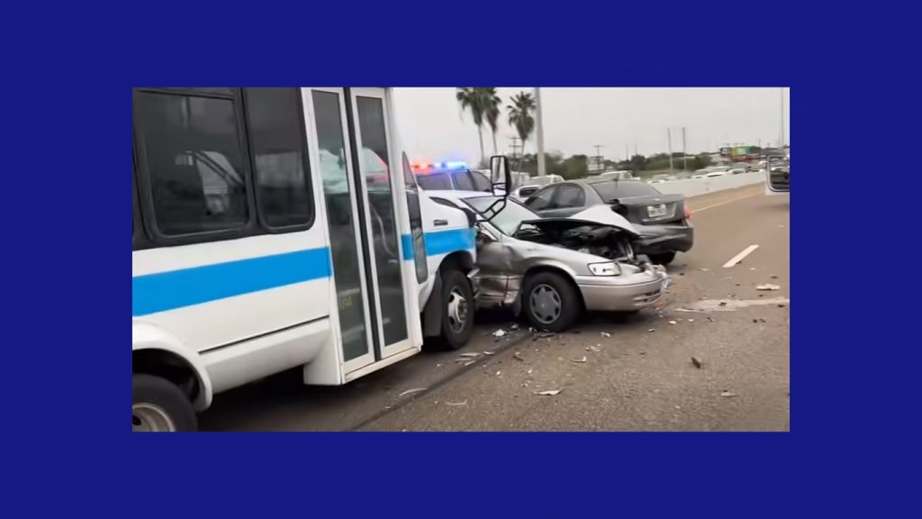 Choque múltiple provoca cierre parcial de I-2 en Donna