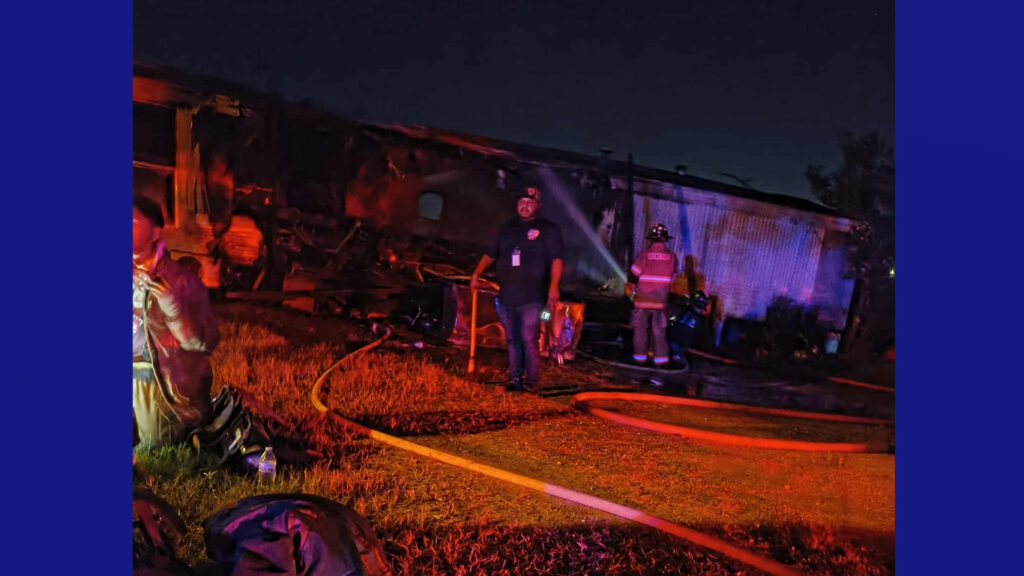 Edcouch brinda apoyo en incendio estructural en Elsa