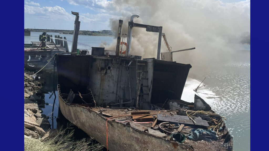 Reportan incendio de embarcación en el Puerto de Brownsville