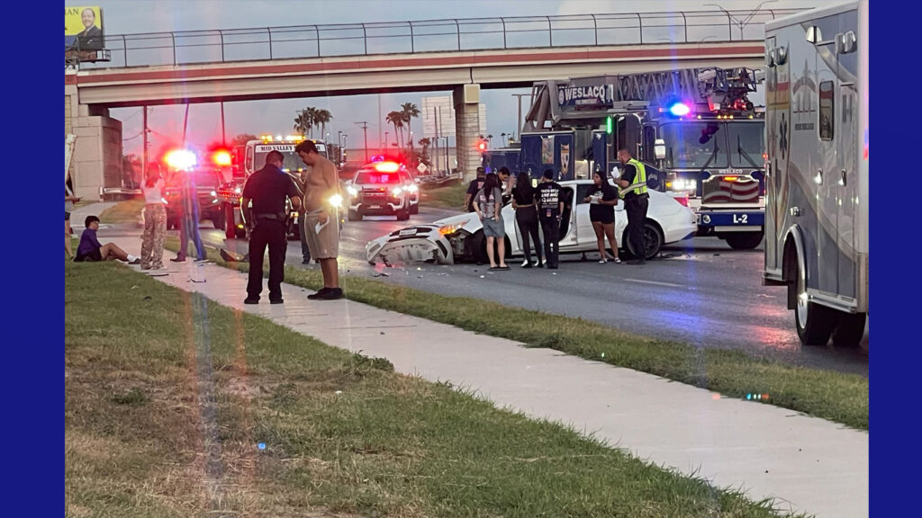 Mujer resulta lesionada tras choque vehicular en Weslaco