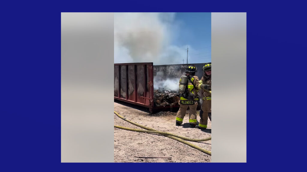 Bomberos combaten incendio en terreno de 14 acres bajo intenso calor en Rio Grande City