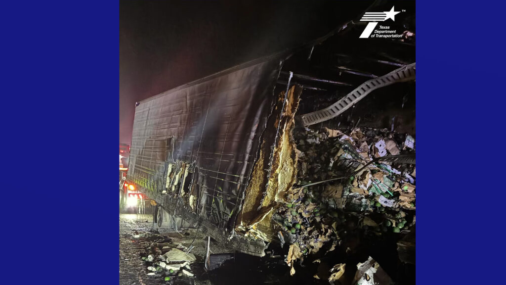 Alerta vial: camión cargado con aguacates se incendia en la US 281